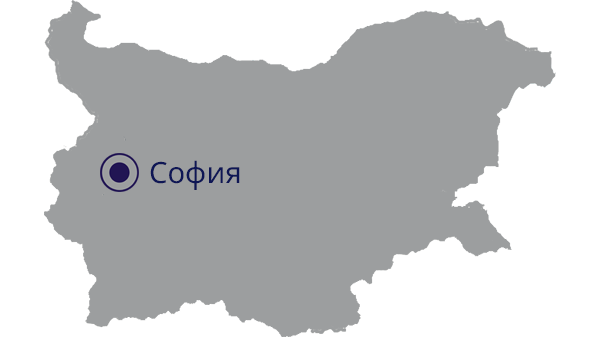 Landkaart van Bulgarije in grijs met hoofdstad Sofia aangegeven in Bulgaars София in donkerblauw - op transparante achtergrond - 600 x 529 pixels